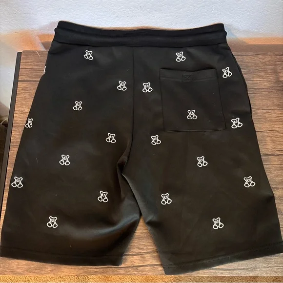 Shorts size large - Picture 2 of 3